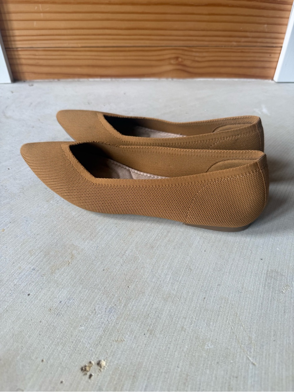 Old Navy Pointed-Toe Knit Flats in Camel Brown